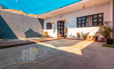 Casa de una planta con Amplio Terreno cerca de Prol Av Guadalupe y Prol Mariano Otero