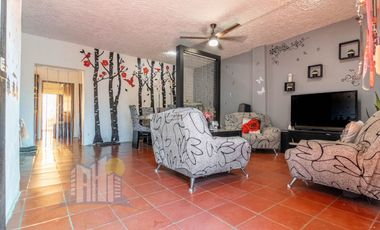 Casa de una planta con Amplio Terreno cerca de Prol Av Guadalupe y Prol Mariano Otero