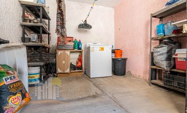 Casa de una planta con Amplio Terreno cerca de Prol Av Guadalupe y Prol Mariano Otero