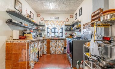 Casa de una planta con Amplio Terreno cerca de Prol Av Guadalupe y Prol Mariano Otero