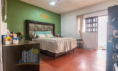 Casa de una planta con Amplio Terreno cerca de Prol Av Guadalupe y Prol Mariano Otero