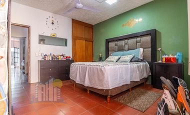 Casa de una planta con Amplio Terreno cerca de Prol Av Guadalupe y Prol Mariano Otero