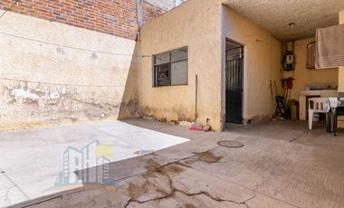 Casa de una planta con Amplio Terreno cerca de Prol Av Guadalupe y Prol Mariano Otero