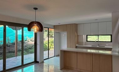 PRECIOSA Y AMPLÍSIMA CASA CAMPESTRE  REFORMADA DE 238 M2 EN EL SECTOR DE PALERMO.