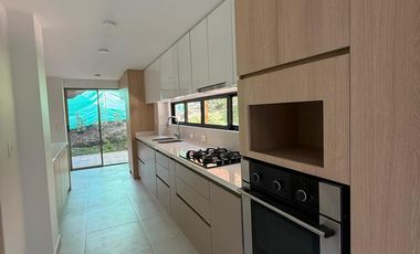 PRECIOSA Y AMPLÍSIMA CASA CAMPESTRE  REFORMADA DE 238 M2 EN EL SECTOR DE PALERMO.