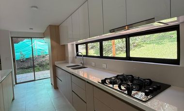 PRECIOSA Y AMPLÍSIMA CASA CAMPESTRE  REFORMADA DE 238 M2 EN EL SECTOR DE PALERMO.