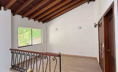 PRECIOSA Y AMPLÍSIMA CASA CAMPESTRE  REFORMADA DE 238 M2 EN EL SECTOR DE PALERMO.
