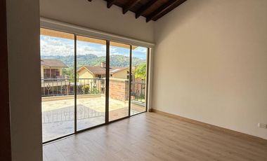 PRECIOSA Y AMPLÍSIMA CASA CAMPESTRE  REFORMADA DE 238 M2 EN EL SECTOR DE PALERMO.