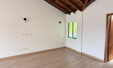 PRECIOSA Y AMPLÍSIMA CASA CAMPESTRE  REFORMADA DE 238 M2 EN EL SECTOR DE PALERMO.