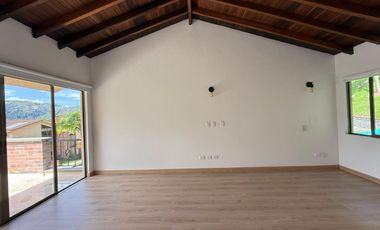 PRECIOSA Y AMPLÍSIMA CASA CAMPESTRE  REFORMADA DE 238 M2 EN EL SECTOR DE PALERMO.