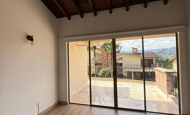 PRECIOSA Y AMPLÍSIMA CASA CAMPESTRE  REFORMADA DE 238 M2 EN EL SECTOR DE PALERMO.