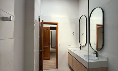PRECIOSA Y AMPLÍSIMA CASA CAMPESTRE  REFORMADA DE 238 M2 EN EL SECTOR DE PALERMO.