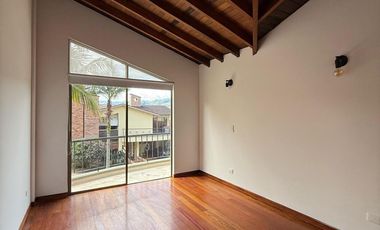 PRECIOSA Y AMPLÍSIMA CASA CAMPESTRE  REFORMADA DE 238 M2 EN EL SECTOR DE PALERMO.