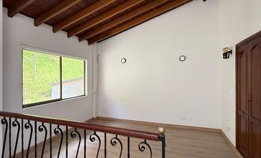 PRECIOSA Y AMPLÍSIMA CASA CAMPESTRE  REFORMADA DE 238 M2 EN EL SECTOR DE PALERMO.