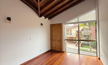 PRECIOSA Y AMPLÍSIMA CASA CAMPESTRE  REFORMADA DE 238 M2 EN EL SECTOR DE PALERMO.