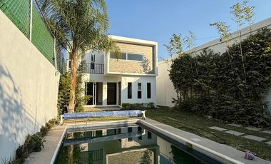 CASA EN FRACC. JARDINES DE TLAYACAPAN