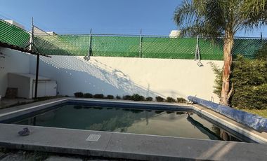 CASA EN FRACC. JARDINES DE TLAYACAPAN