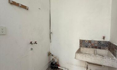 CASA EN FRACC. JARDINES DE TLAYACAPAN