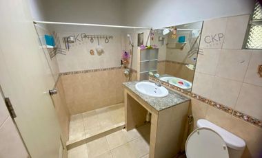 Townhouse Baan Fah Chomphruek Phase 2 (Lam Luk Ka Road, Khlong 8) near the market, convenient travel, ready to move in.