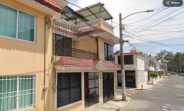 CASA EN REMATE BANCARIO CALLE 631 CLV