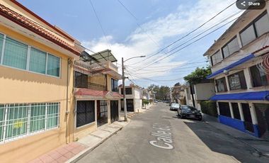 CASA EN REMATE BANCARIO CALLE 631 CLV