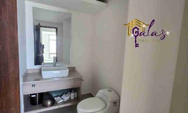 AMPLIO DEPARTAMENTO REMODELADO!!