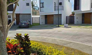 Renta Hermosa Casa Amueblada !!!