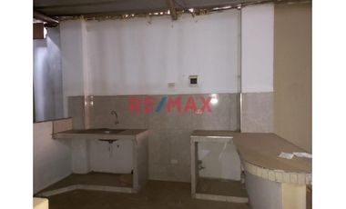 Se Vende Casa Comercial En Villa María Del Triunfo - Rafael Chacon