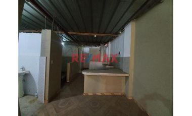 Se Vende Casa Comercial En Villa María Del Triunfo - Rafael Chacon