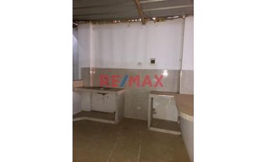 Se Vende Casa Comercial En Villa María Del Triunfo - Rafael Chacon