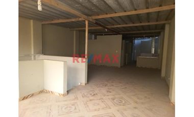 Se Vende Casa Comercial En Villa María Del Triunfo - Rafael Chacon