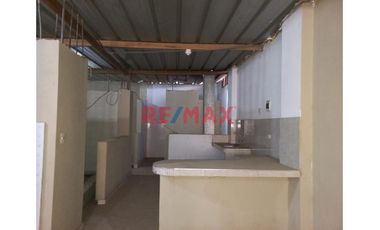 Se Vende Casa Comercial En Villa María Del Triunfo - Rafael Chacon