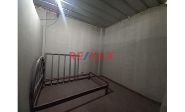 Se Vende Casa Comercial En Villa María Del Triunfo - Rafael Chacon