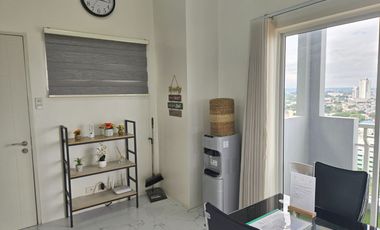 Bundle Sale / Rent By Owner 1BR (23rd Floor Penthouse) Corner Unit (53sqm.) with Parking Slot