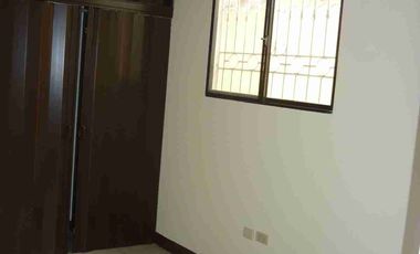 Rento Departamento Miraflores, Guayaquil - Planta alta con garaje, ubicación perfecta para universitarios y profesionales