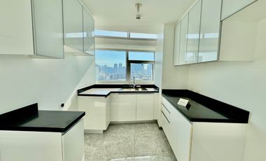 RUSH! IMPERIUM at CAPITAL COMMONS: 3BR For Sale, 156 sqm, 2 parking, P38M, brand new!
