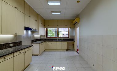 Bungalow House for Rent in Urdaneta Village, Makati City