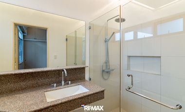 Bungalow House for Rent in Urdaneta Village, Makati City