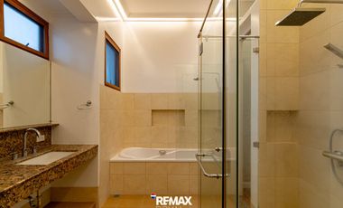 Bungalow House for Rent in Urdaneta Village, Makati City