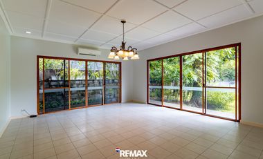 Bungalow House for Rent in Urdaneta Village, Makati City