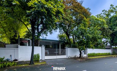 Bungalow House for Rent in Urdaneta Village, Makati City