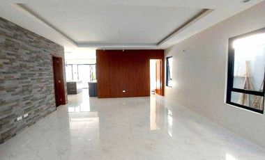 4 Car Garage House and Lot for sale in Filinvest Subdivision Batasan Hills near Commonwealth Quezon City