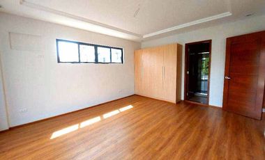 4 Car Garage House and Lot for sale in Filinvest Subdivision Batasan Hills near Commonwealth Quezon City