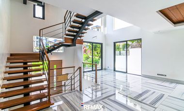 3 Storey House for Rent in Mckinley Hill Village, Taguig