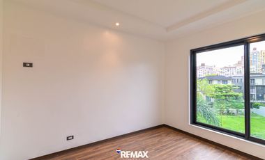 3 Storey House for Rent in Mckinley Hill Village, Taguig