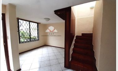 SE ARRIENDA CASA DE 4 DORMITORIOS SECTOR SANGOLQUI - VALLE DE LOS CHILLOS