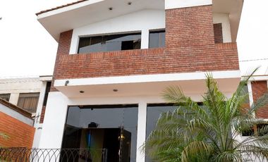 Venta - Casa en Valle Hermoso, Surco.