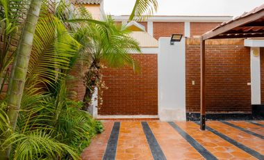 Venta - Casa en Valle Hermoso, Surco.