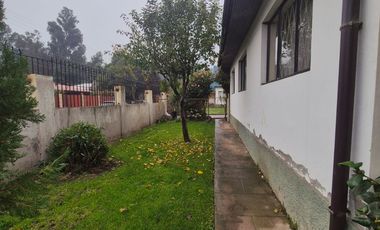 Se vende gran vivienda con amplio terreno en El Retiro, Quilpué.