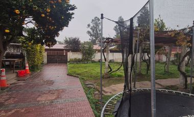 Se vende gran vivienda con amplio terreno en El Retiro, Quilpué.